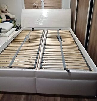 Manželská posteľ 180x200