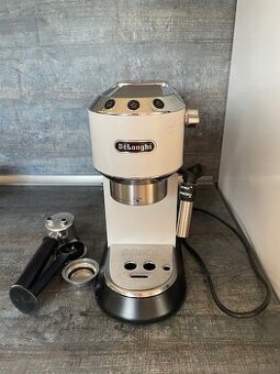 Pákový kávovar Delonghi EC 685.W