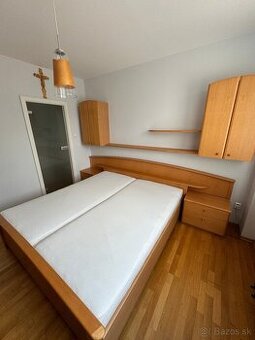 Predám komplet spálňu, posteľ, madrace, skrinky a skrine