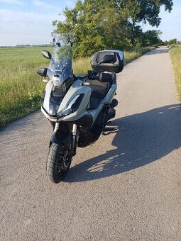 Honda adv 350