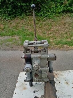 Ovládač na hydrauliku na malotraktor