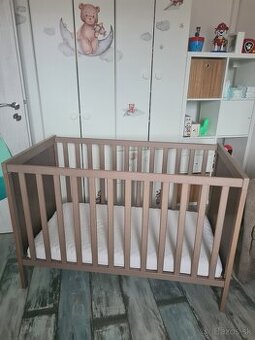 Prebalovaci pult s postielkou a matracom Sundvik Ikea