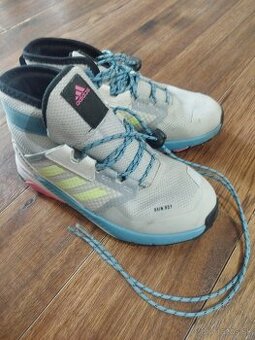 Dievcenska zimna terenna obuv Adidas 34EU