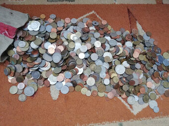 vyše 13 kg mincí svet mix