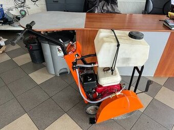 Mobilná rezacka pila na beton asfalt Norton Clipper CS51