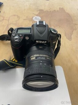 NIKON D90