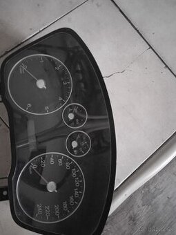 Ford c Max 1.6tdci 80kw  budíky, stena chladica tlmiče prevo