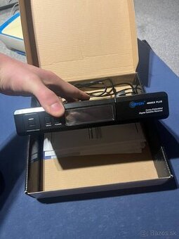 Satelitný príjmač