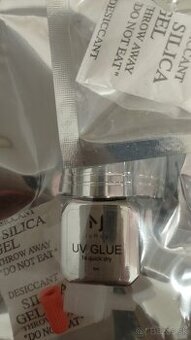 Lepidlo na UV lampu a lepenie mihalnic