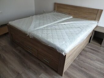 Manželská posteľ 180x200 cm