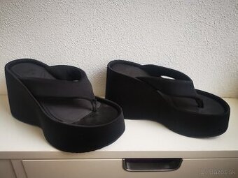 Čierne neoprénové sandále na platforme ZARA