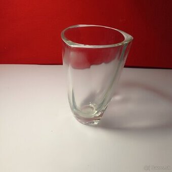 ručne lisovaná číra váza - Václav Hanuš 50-te roky