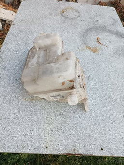 nadobka odstřikovaču superb 3