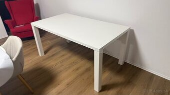 Predám moderný biely jedálenský / pracovný stôl