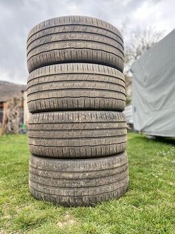 Letné 285/35 r22