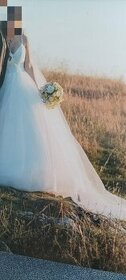 Trblietavé svadobné šaty s kamienkami - 1