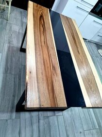 Stôl z orechového dreva