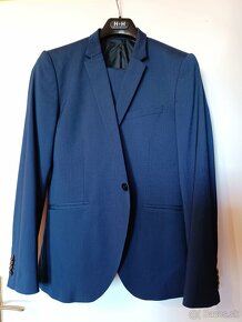Pánsky modrý oblek veľ. 52 Super slim