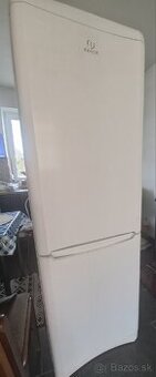 Chladnička Indesit