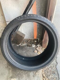 225/35R19 Fortune
