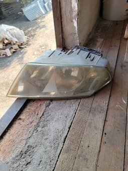 Ľavé predné halogénové svetlo Škoda Octavia 2