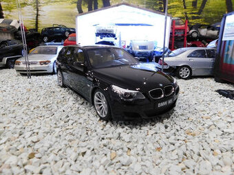 model auta BMW E61 M5 Touring čierna farba Otto mobile 1:18