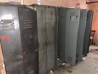 Plechové šatnikové skrine do dielne, skladu, prevádzky