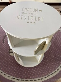 Detská knižnica a vešiak