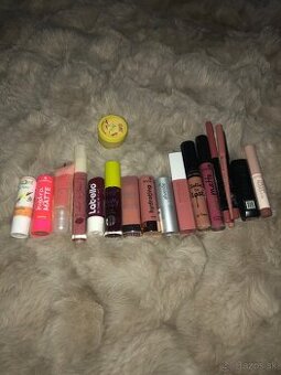 Rúže a lesky na pery