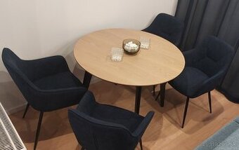 Jedálenský stôl so stoličkami