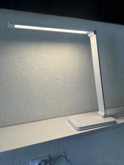 Lampa na písací stol
