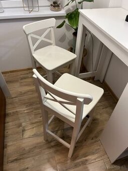 Masívna barová stolička IKEA Rosentrop