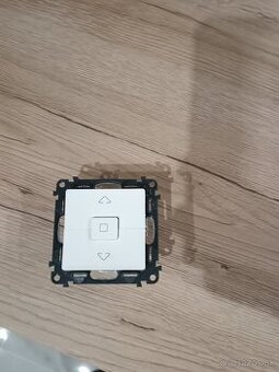 Spinac na elektrické žalúzie