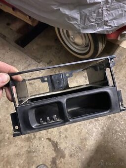 Suzuki Jimny hodinky pod rádio