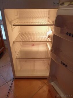 Predám plnefunkčná chladnička s mrazničkou WHIRLPOOL