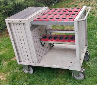 Transportny vozik na nastroje Boční stěny jsou perforované,