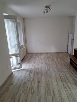 2-izbový byt s balkónom na prenájom - Lánska, Pov.Bystrica