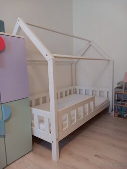 Detská postieľ 166×84 s matracom.