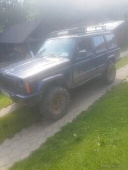 Predám jeep Cherokee 2.5 td