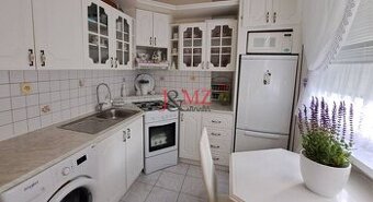 3 izbový byt, loggia 4 m2, pivnica 10 m2, Poľná ulica, Levic