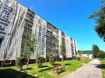 Tehlový 2 izbový byt s balkónom v Tr. Tepliciach