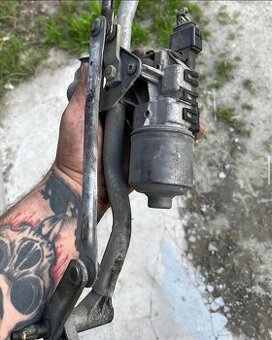 Mechanizmus stieračov s motorčekom