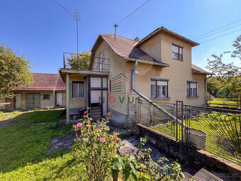 REZERVOVANÉ.Na predaj starší rodinný dom v Košeci s pozemkom