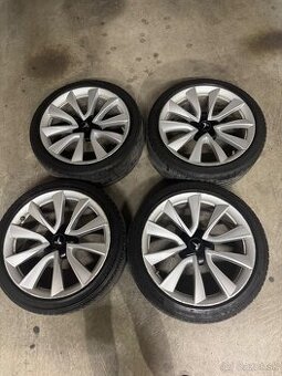 5x114,3 R19 + TPMS snímače