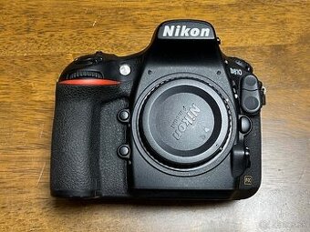 Nikon D810 + MB-D14