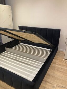Luxusná čalúnená posteľ 180x200 PROXIMA
