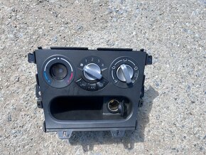 Suzuki Splash 2009 diely interieru, vyduch, svetlo, zrkadlo