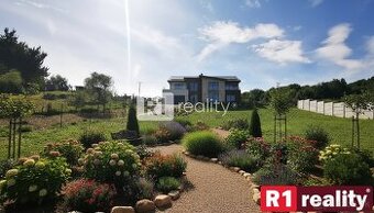 Výnimočný stavebný pozemok ( 1.623 m2) / Banka pri Piešťanoc