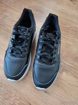 Cierne reebok botasky 37,5