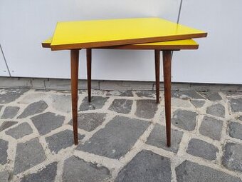 Stolík pod televíziu otočný